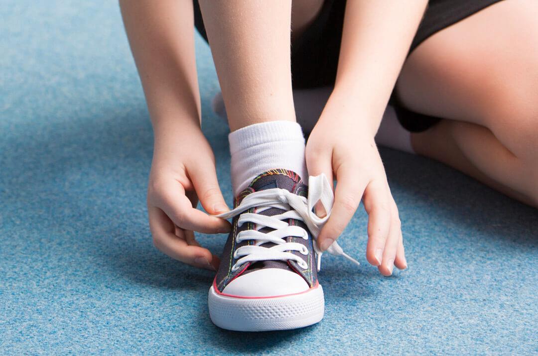 child tying their shoe
