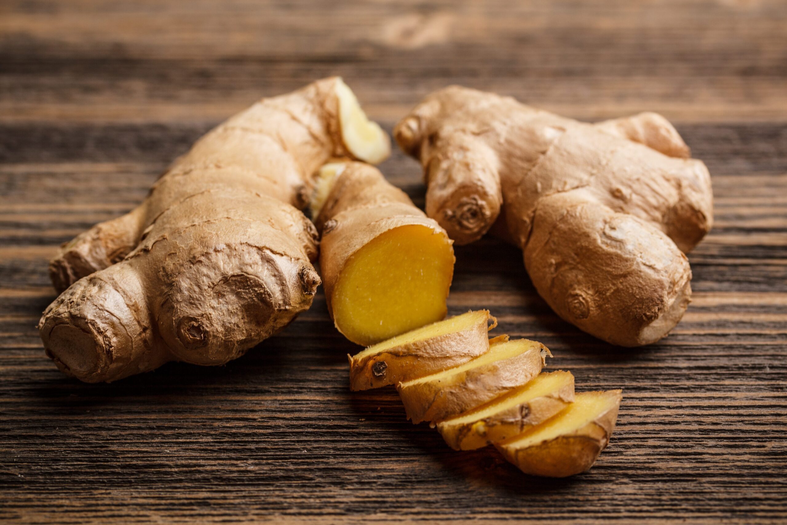 Ginger root whole and sliced